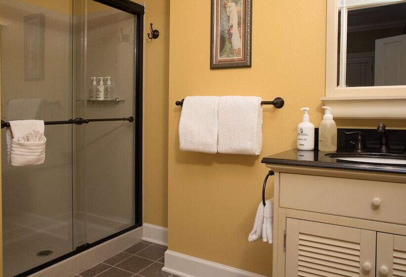 منزل غرفة نوم واحدة, Tucker House Inn