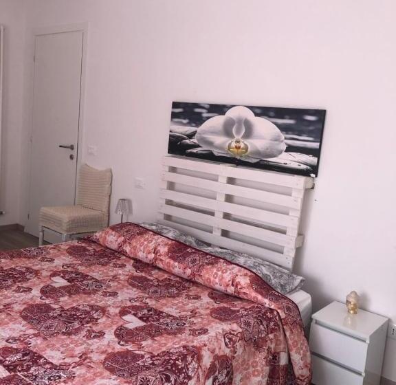 اتاق لوکس با تخت بزرگ, R&b Midora
