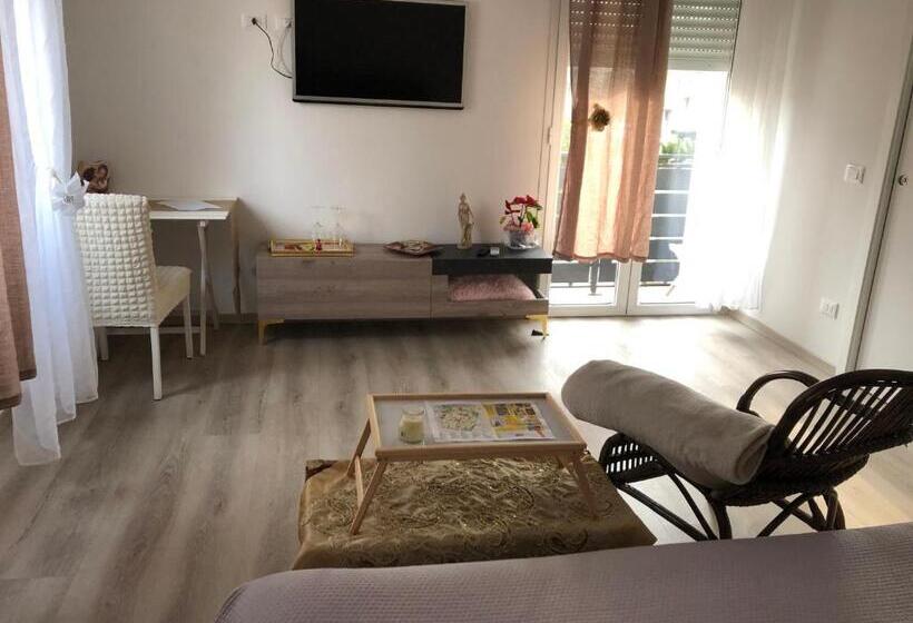 Chambre Standard Lit King Size, R&b Midora