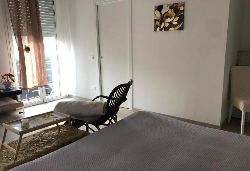 Chambre Standard Lit King Size, R&b Midora