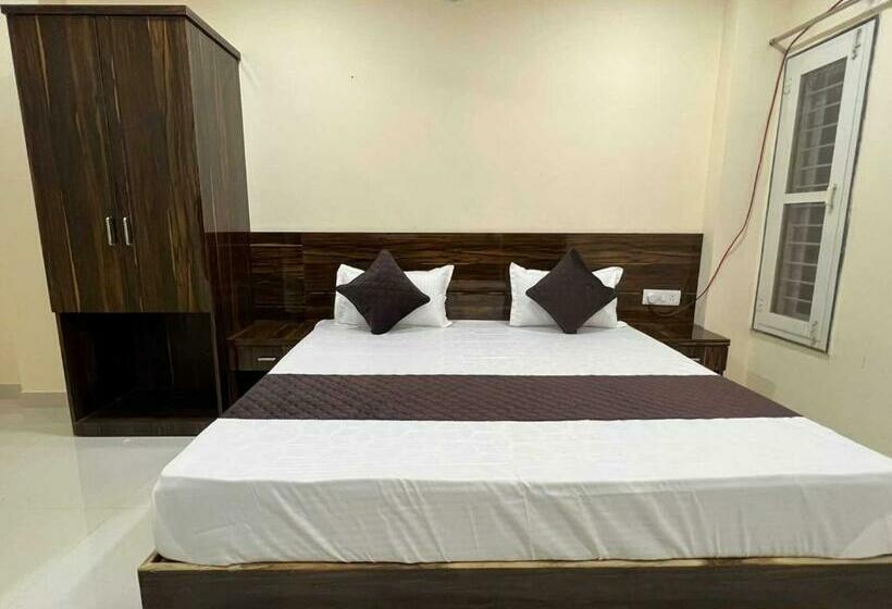 اتاق کلاسیک سه تخته, Regal Edge