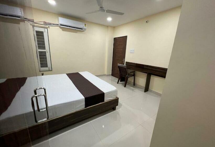 اتاق کلاسیک سه تخته, Regal Edge