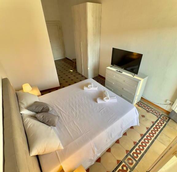 اتاق لوکس با تخت بزرگ, Lungarno Suite