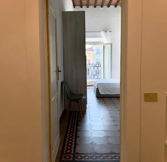 اتاق لوکس با تخت بزرگ, Lungarno Suite