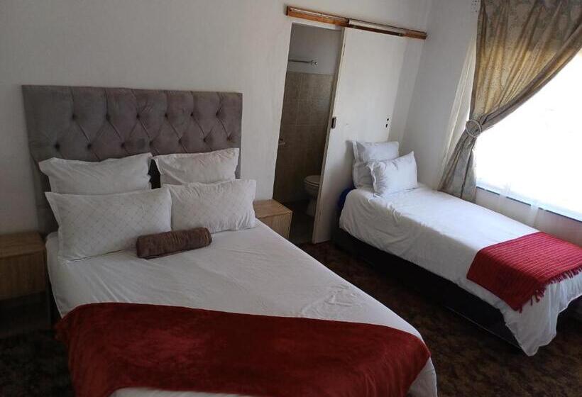 غرفة قياسية ثلاثية, Ojong S Guesthouse Kraaifontein   Eikendel