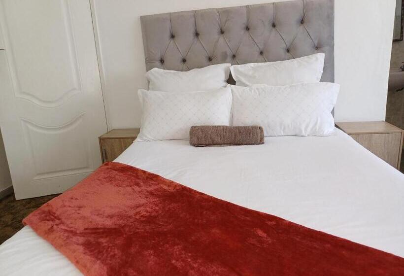 غرفة قياسية ثلاثية, Ojong S Guesthouse Kraaifontein   Eikendel