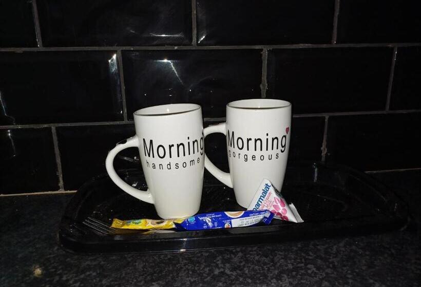 غرفة قياسية ثلاثية, Ojong S Guesthouse Kraaifontein   Eikendel