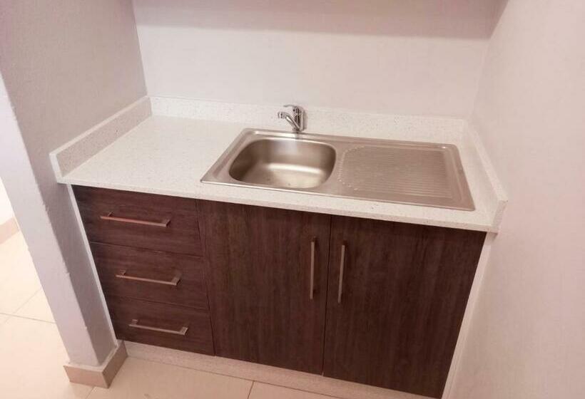 Номер Deluxe с Балконом, Realjoy Guest Suites