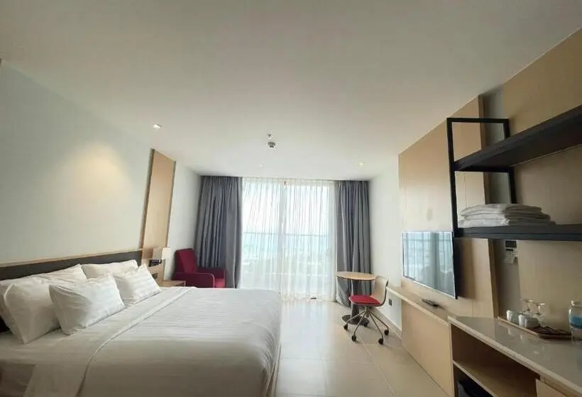 اتاق استاندارد با تخت بزرگ, Happy Beach Seaview Hotel   The Arena Cam Ranh Resort