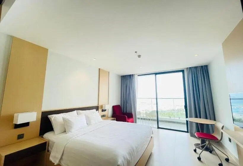اتاق استاندارد با تخت بزرگ, Happy Beach Seaview Hotel   The Arena Cam Ranh Resort
