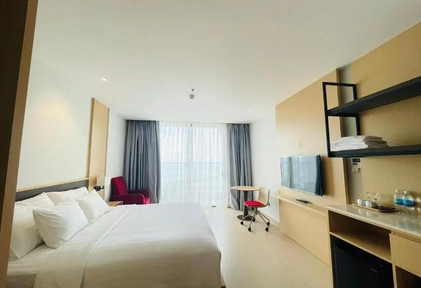 اتاق استاندارد با تخت بزرگ, Happy Beach Seaview Hotel   The Arena Cam Ranh Resort