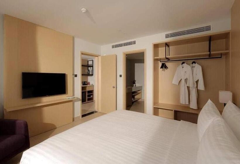 اتاق استاندارد با تخت بزرگ, Happy Beach Seaview Hotel   The Arena Cam Ranh Resort