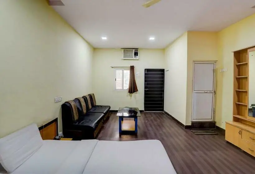 Classic Kolmen Hengen Huone, Oyo Hotel Santushti Maharaja