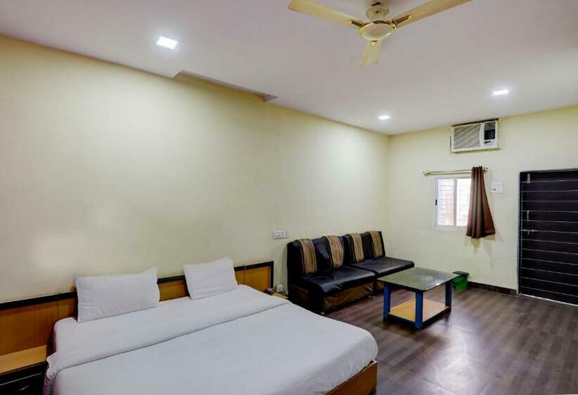 트리플 클래식 룸, Oyo Hotel Santushti Maharaja