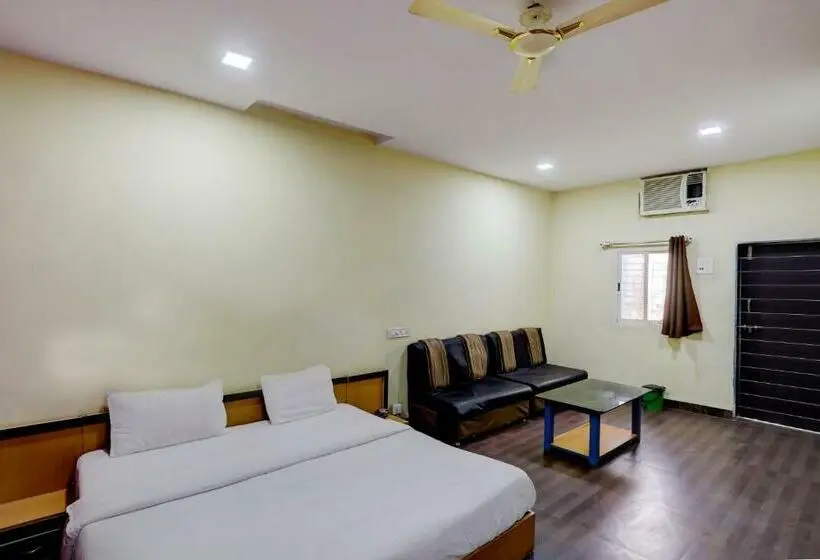 Classic Kolmen Hengen Huone, Oyo Hotel Santushti Maharaja
