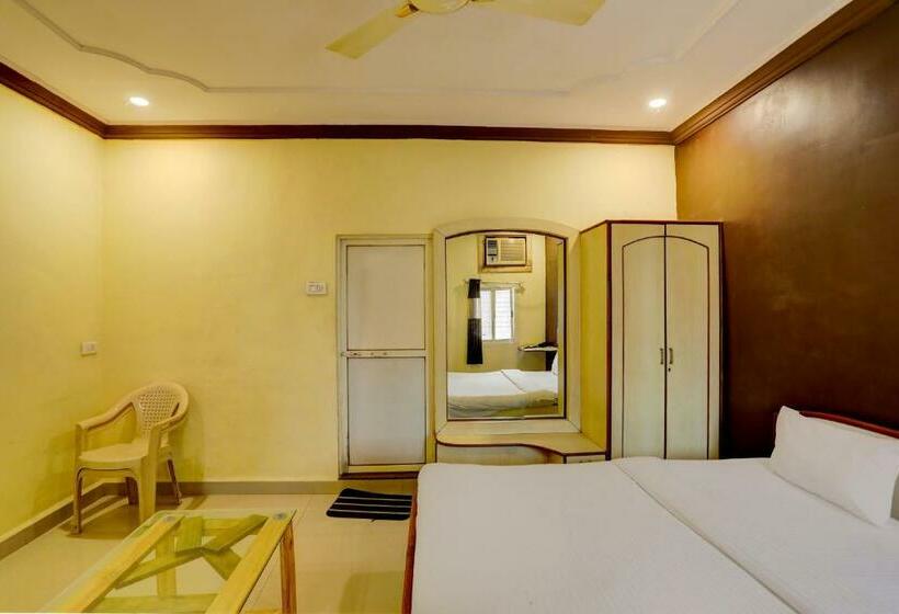 트리플 클래식 룸, Oyo Hotel Santushti Maharaja