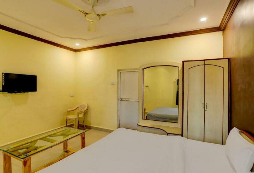 트리플 클래식 룸, Oyo Hotel Santushti Maharaja