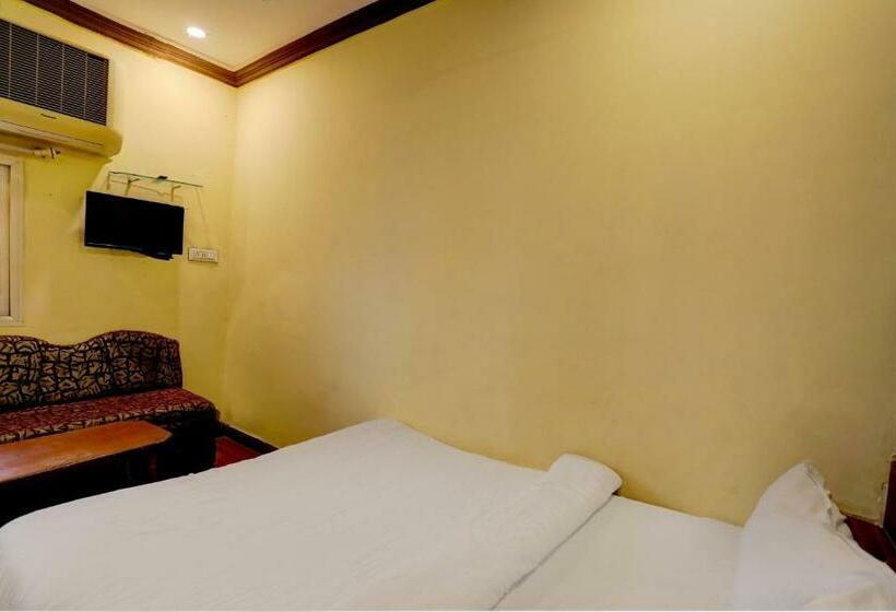 트리플 클래식 룸, Oyo Hotel Santushti Maharaja