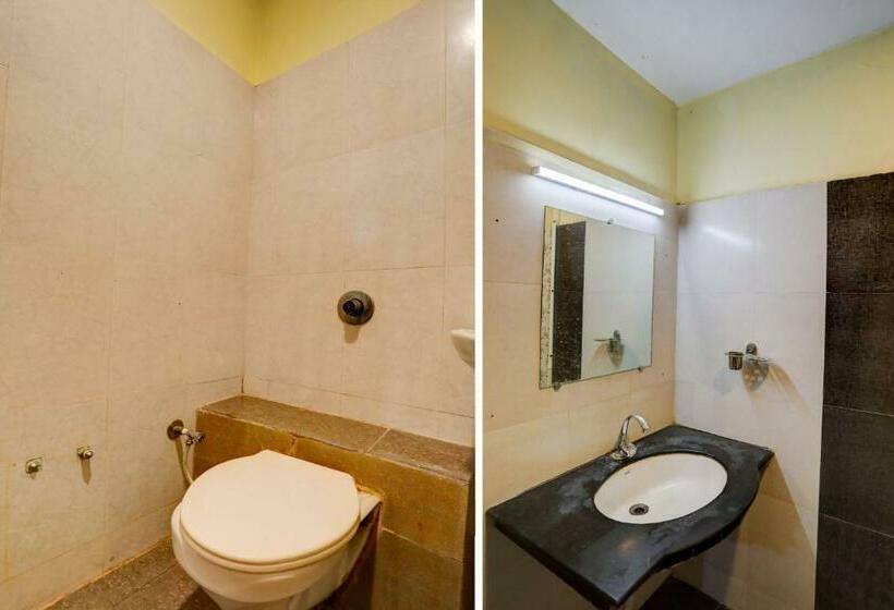 트리플 클래식 룸, Oyo Hotel Santushti Maharaja