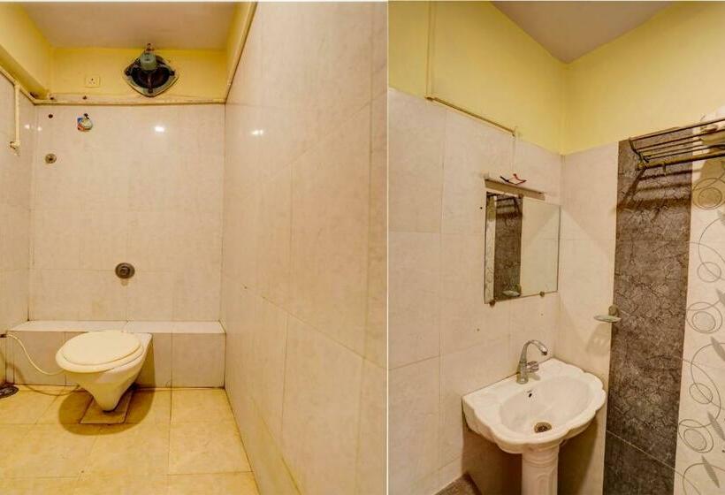 트리플 클래식 룸, Oyo Hotel Santushti Maharaja