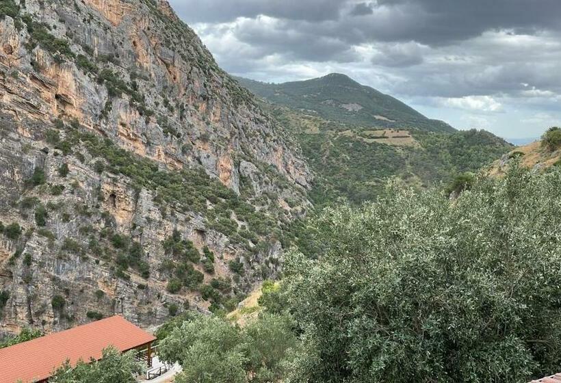 חדר סטנדרט עם מרפסת, L Oasi Del Raganello