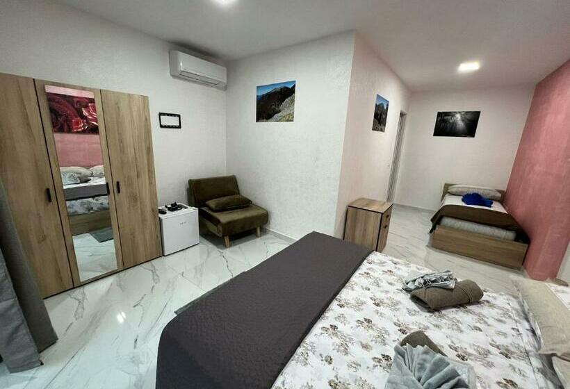 חדר סטנדרט עם מרפסת, L Oasi Del Raganello