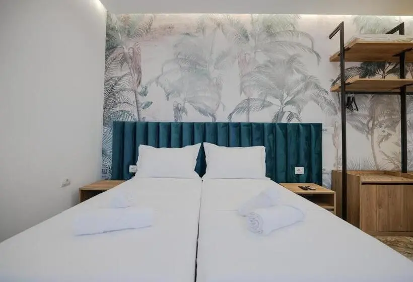 Deluxe Kolmen Hengen Huone, La Maison Boutique