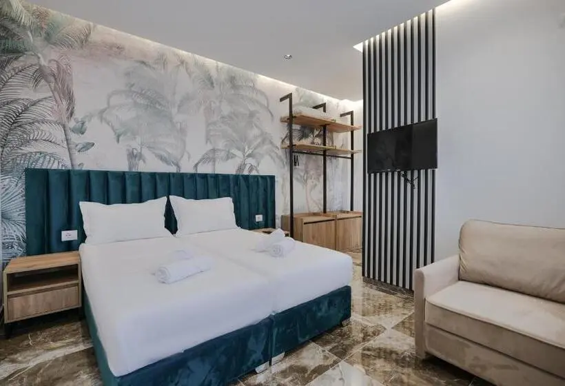 Deluxe Kolmen Hengen Huone, La Maison Boutique