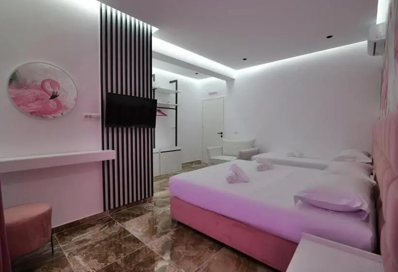 Deluxe Neljän Hengen Huone, La Maison Boutique