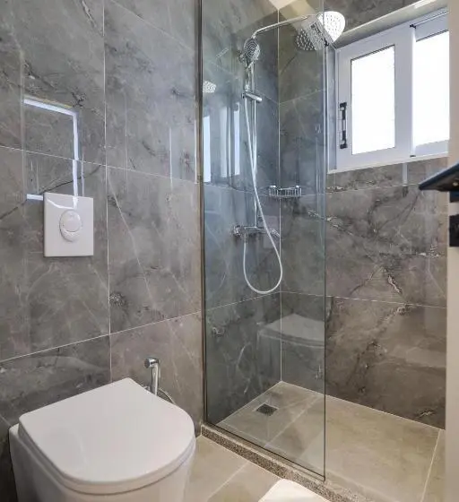 Deluxe Neljän Hengen Huone, La Maison Boutique