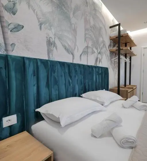 Deluxe Kolmen Hengen Huone, La Maison Boutique