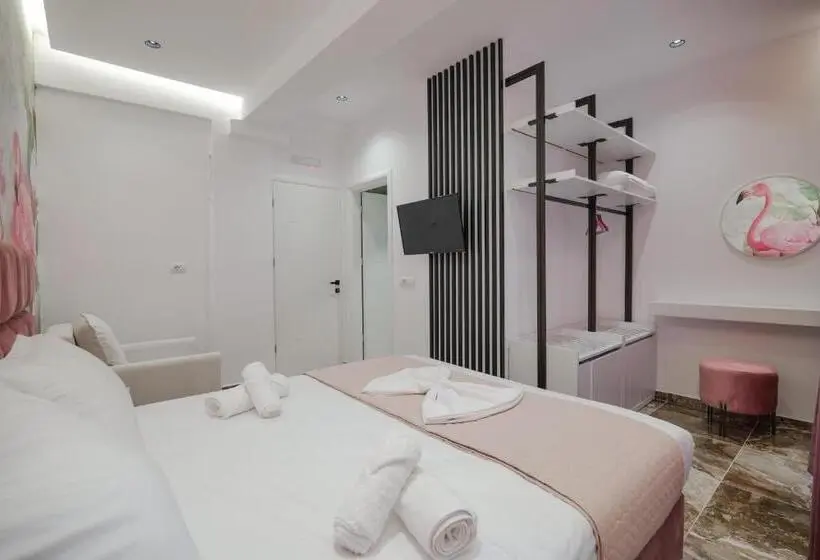 Deluxe Kolmen Hengen Huone, La Maison Boutique