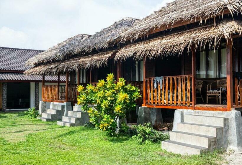 غرفة قياسية مطلّة علي البحر, The Ujung Bocur Bungalows