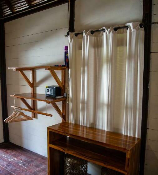 غرفة قياسية مطلّة علي البحر, The Ujung Bocur Bungalows