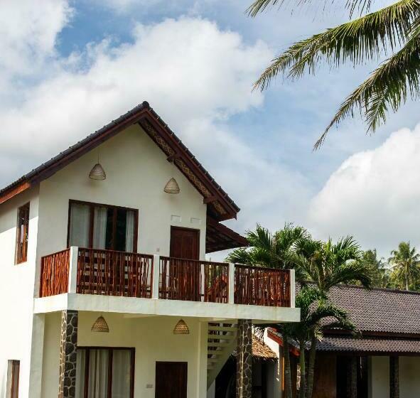 Triple Room Sea View, The Ujung Bocur Bungalows