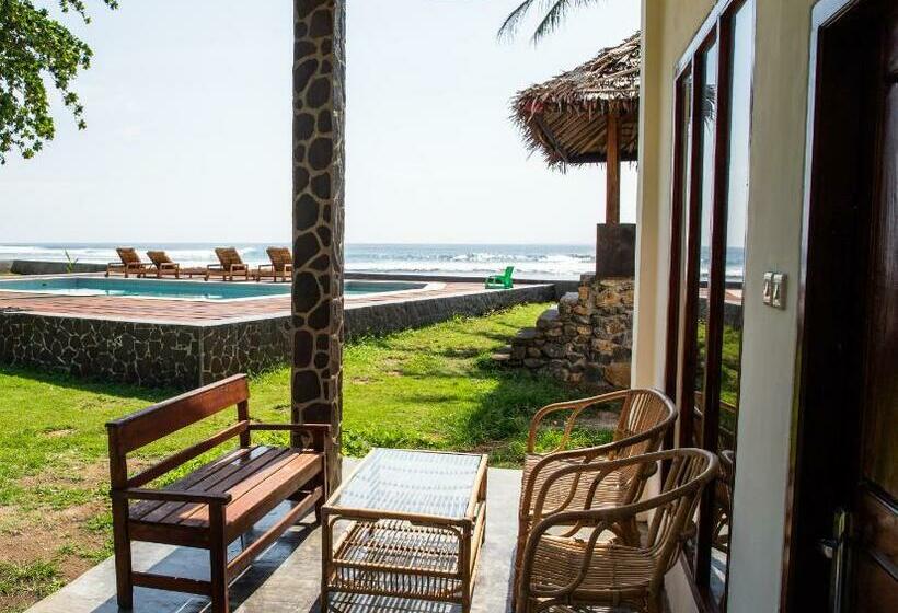 Triple Room Sea View, The Ujung Bocur Bungalows