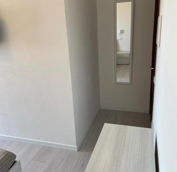 اتاق استاندارد با بالکن و چشم‌انداز دریا, Solanas Home Stay   Rooms