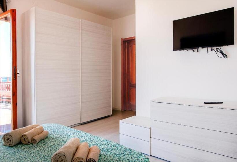 اتاق استاندارد با بالکن و چشم‌انداز دریا, Solanas Home Stay   Rooms