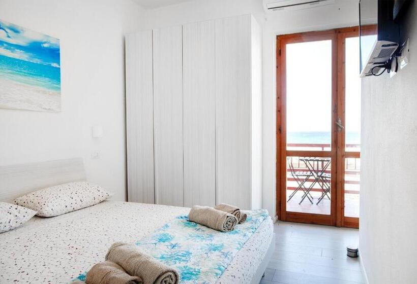 חדר סטנדרט נוף לים, Solanas Home Stay   Rooms