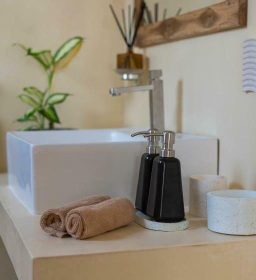 חדר סטנדרט עם מיטת קינג, Nets Cowork & Colive