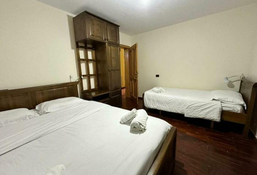 اتاق استاندارد سه نفره, Residence: Quku I Valbones