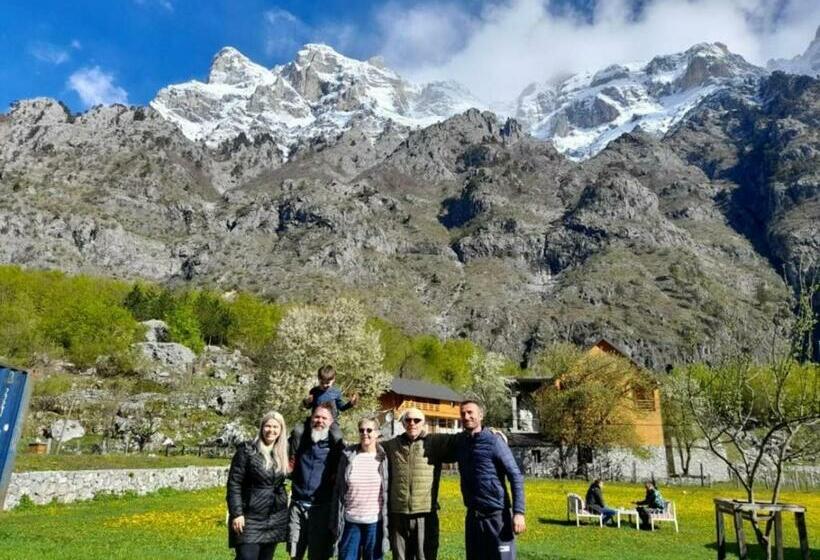 اتاق استاندارد سه نفره, Residence: Quku I Valbones