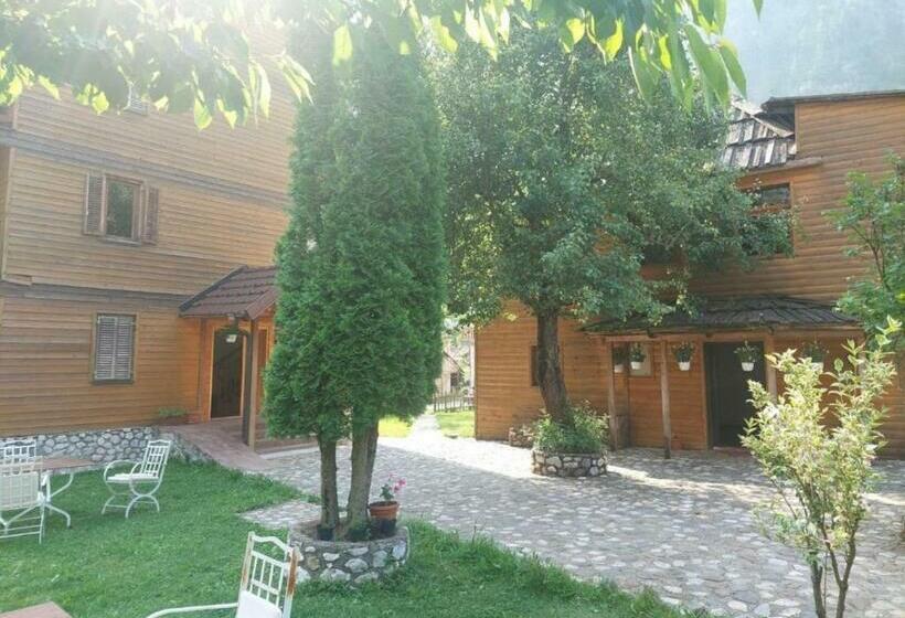 اتاق استاندارد, Residence: Quku I Valbones