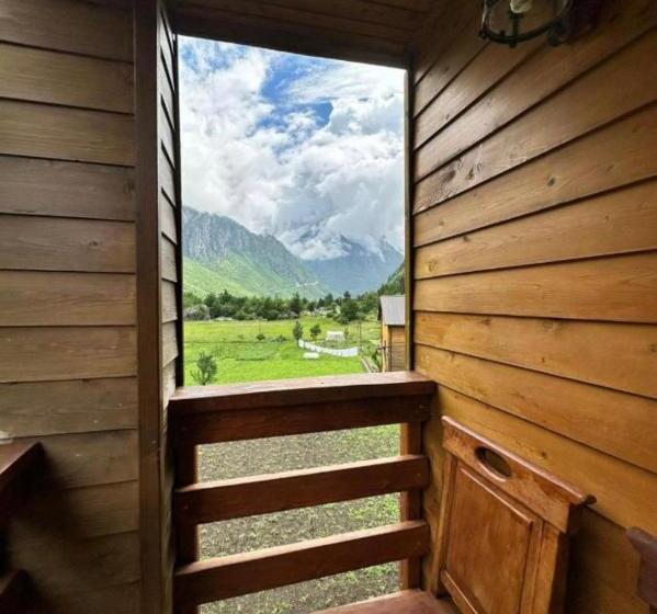 اتاق استاندارد, Residence: Quku I Valbones