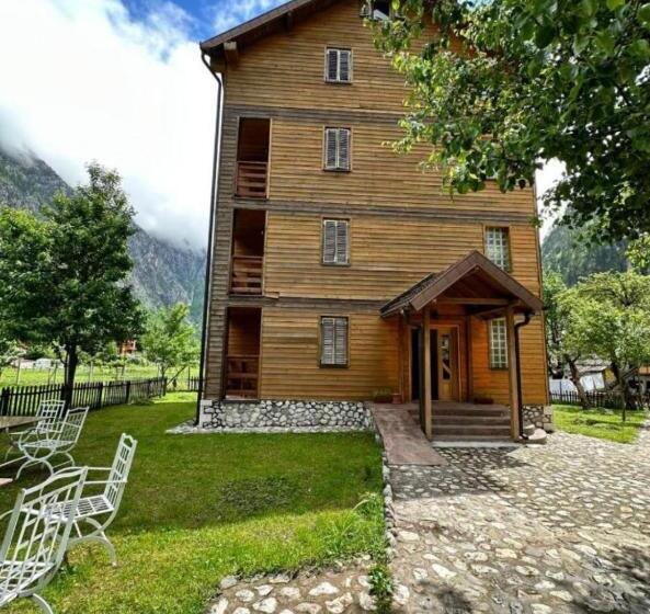 اتاق استاندارد, Residence: Quku I Valbones