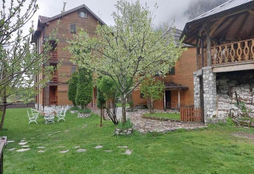 اتاق استاندارد, Residence: Quku I Valbones