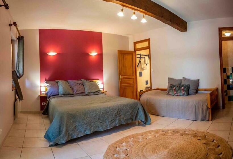 חדר סטנדרט לשלושה עם טרסה, ô Domaine Du Roussillon