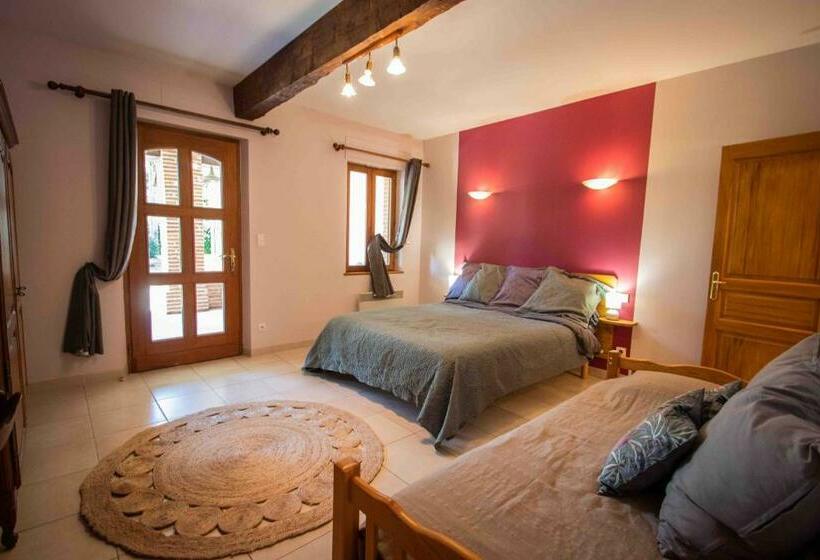 חדר סטנדרט לשלושה עם טרסה, ô Domaine Du Roussillon