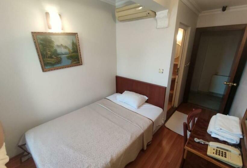 اتاق استاندارد یک نفره, Nayla