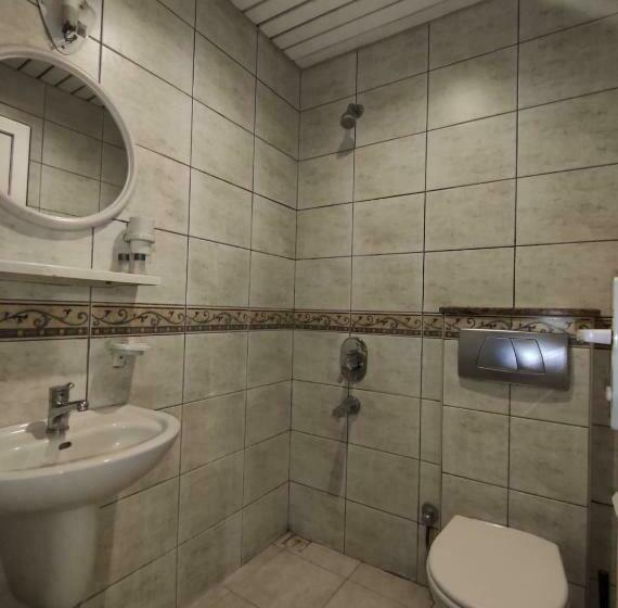 اتاق استاندارد, Nayla